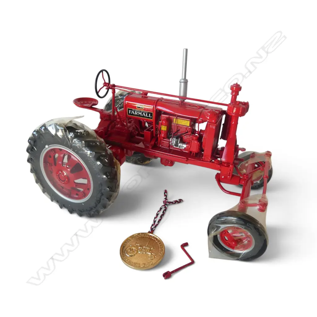 PART BOXED PRECISION SERIES THE FARMALL F-20 TRACTOR Image 1++