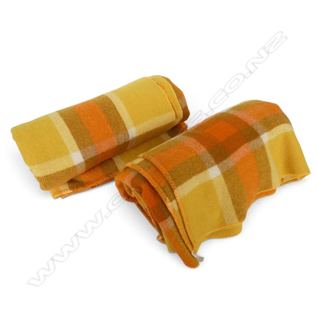2 RETRO WOOL BLANKETS Image 1++