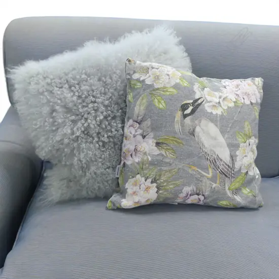 2 CUSHIONS, 1 GREY SHEEP SKIN