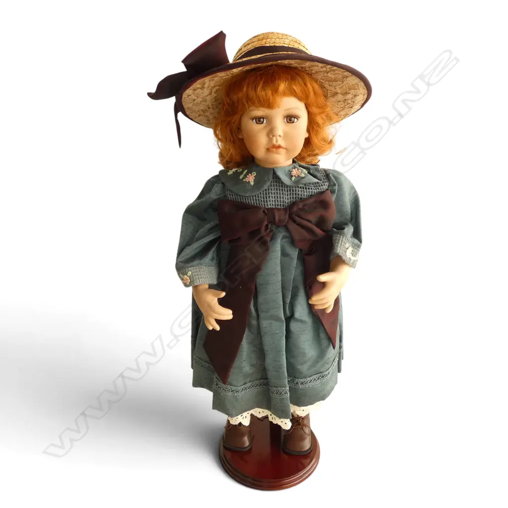 BOXED HILLVIEW LANE LIMITED EDITION COLLECTION 'BRODIE' PORCELAIN DOLL 183/360 w. stand Image 1++