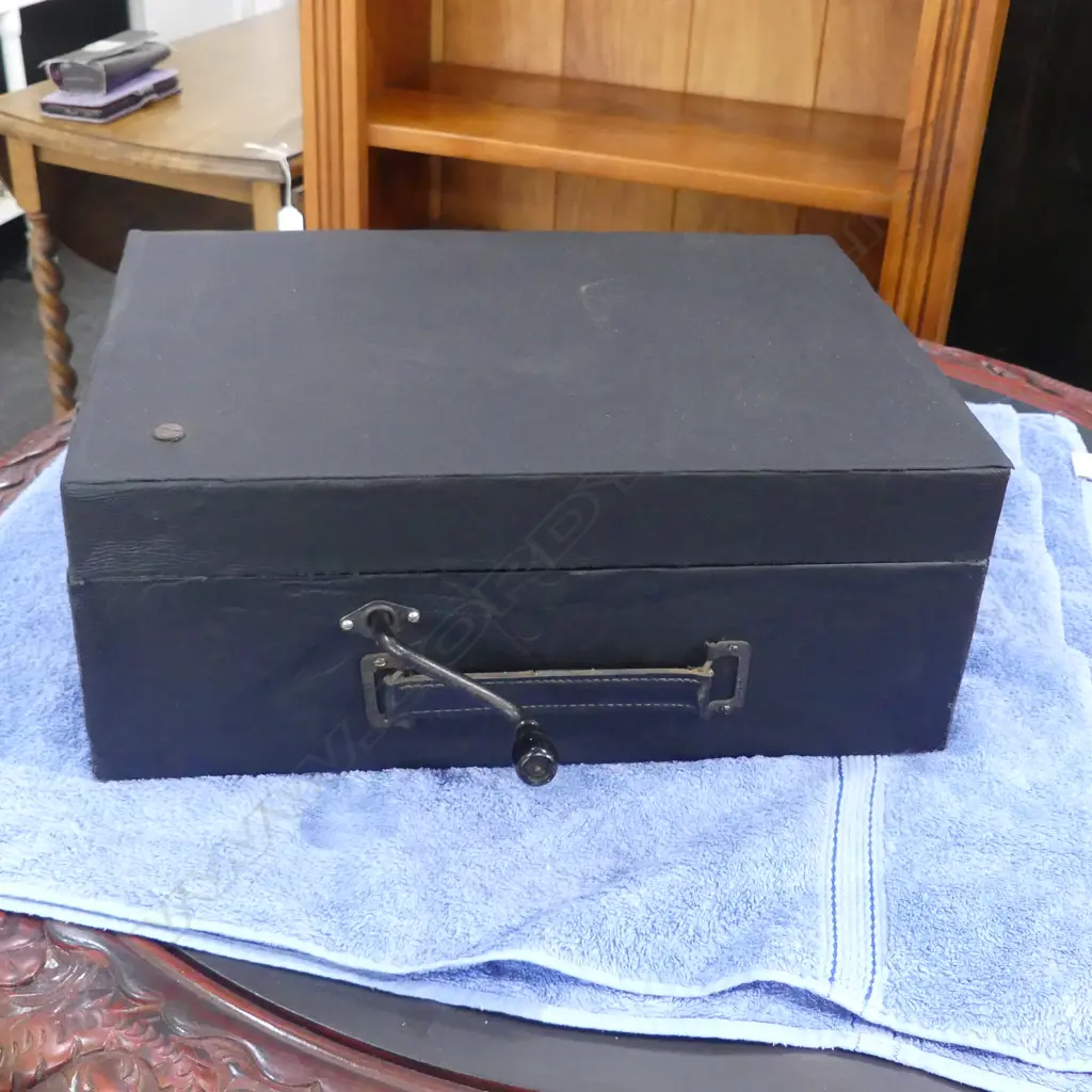 HMW 88A PORTABLE GRAMOPHONE (WORKING) Image 1++