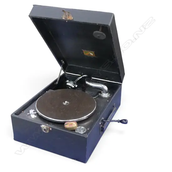 HMW 88A PORTABLE GRAMOPHONE (WORKING)