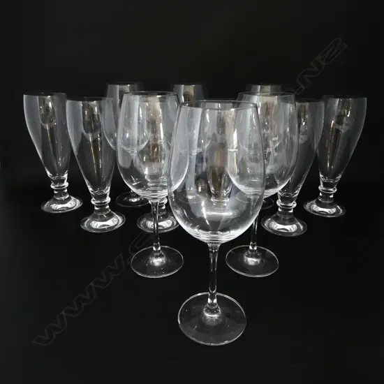 2 BOXES OF 6 SCHOTT ZWIESEL GLASSES; 6x INVENTO RED WINE, 6x BRUSSEL PILNSER