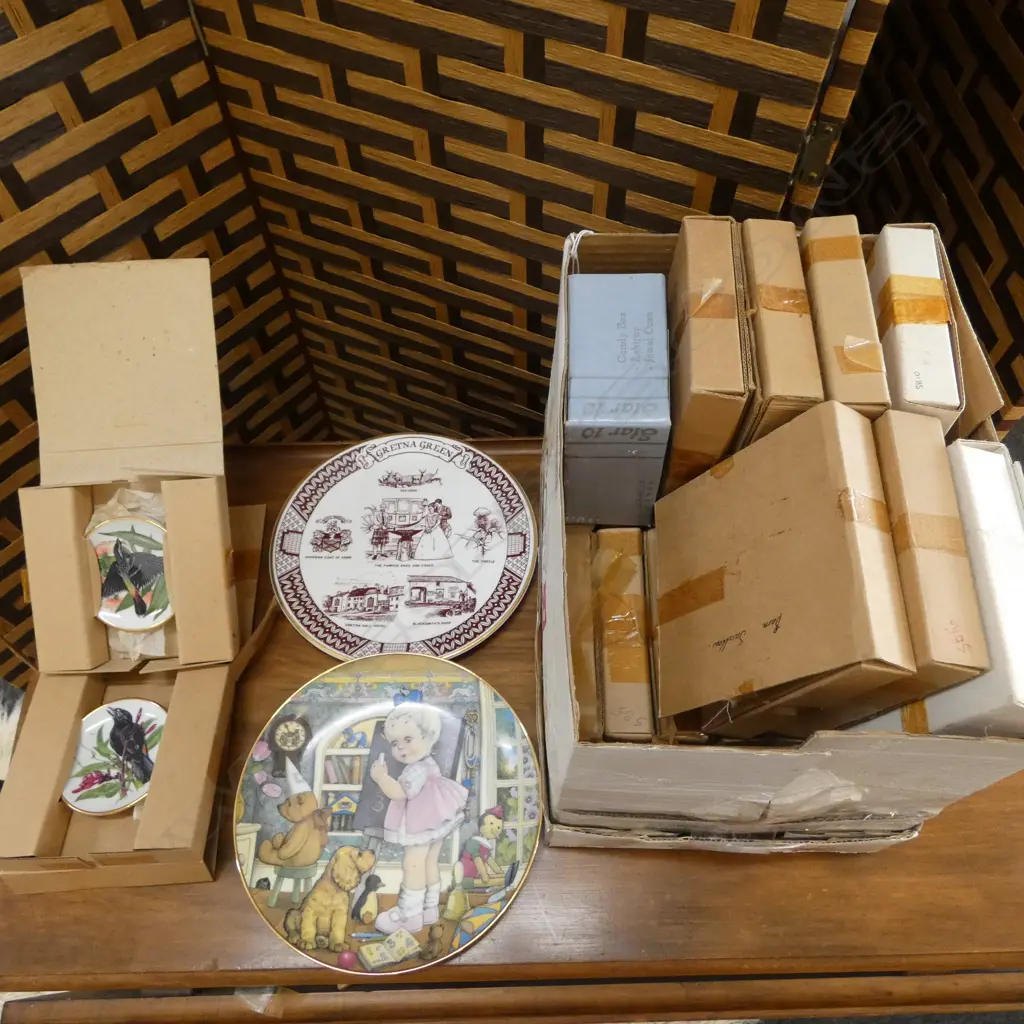 ASST. BOXED SMALL FRANKLIN MINT PLATES + 2 LOOSE PLATES Image 1++