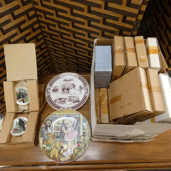ASST. BOXED SMALL FRANKLIN MINT PLATES + 2 LOOSE PLATES