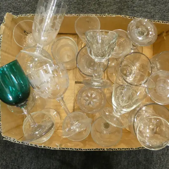 SMALL ANTIQUE STEMMED GLASS WARE; FERN ETCHED SHERRY / LIQUEUR ETC