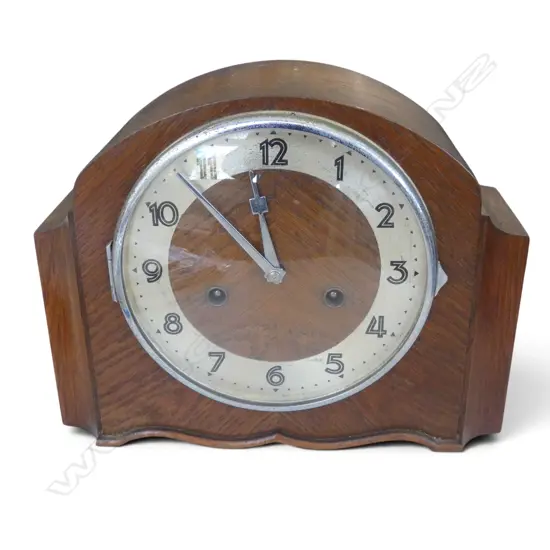 VINTAGE OAK MANTLE CLOCK & KEY H220 L270MM