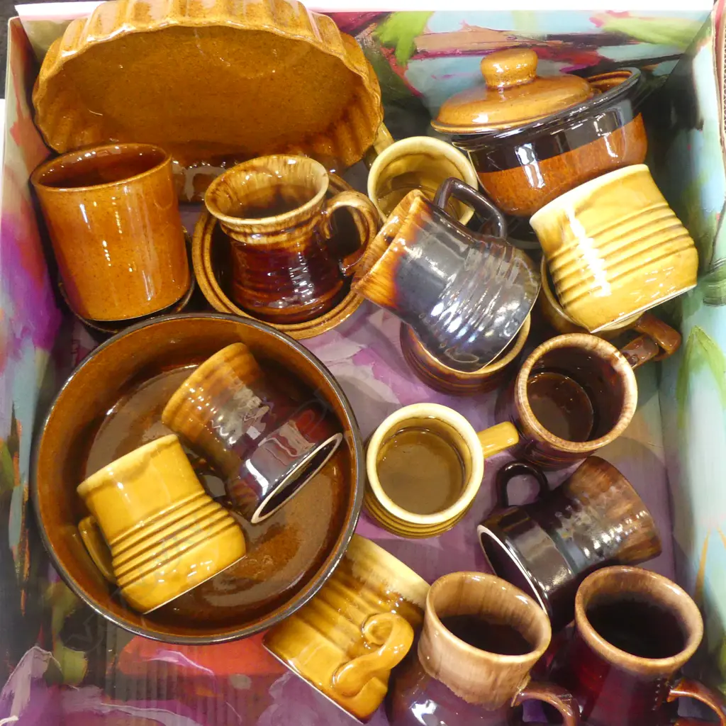 ASST. CROWN LYNN MUGS ETC Image 1++