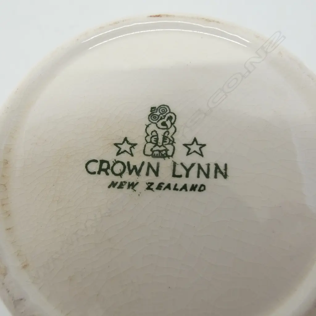 CROWN LYNN 1950 AUCKLAND N.Z. EMPIRE GAMES MUG H.105mm Image 1++
