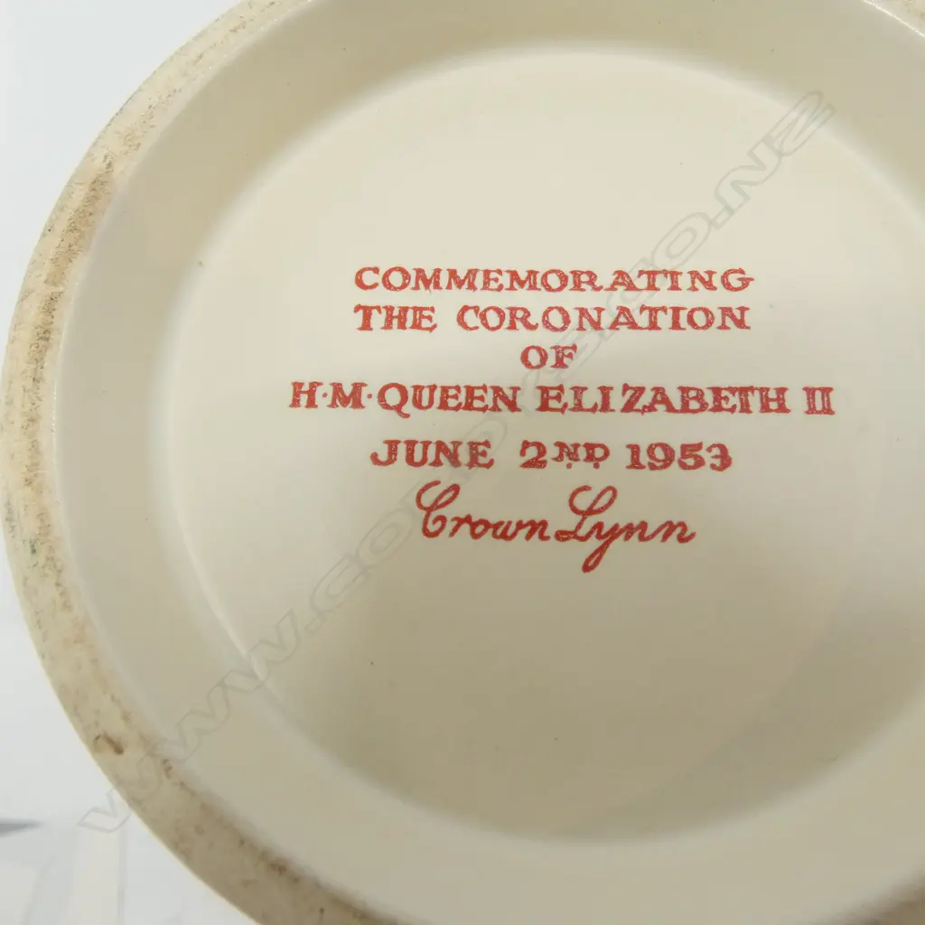CROWN LYNN QEII 1953 CORONATION LOVING CUP H.130mm & 2 CROWN LYNN N.Z. C/S Image 1++