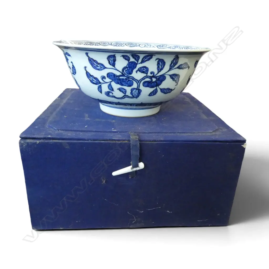 CHINESE B/W BOWL, BOXED H.95mm, 210mm dia Image 1++