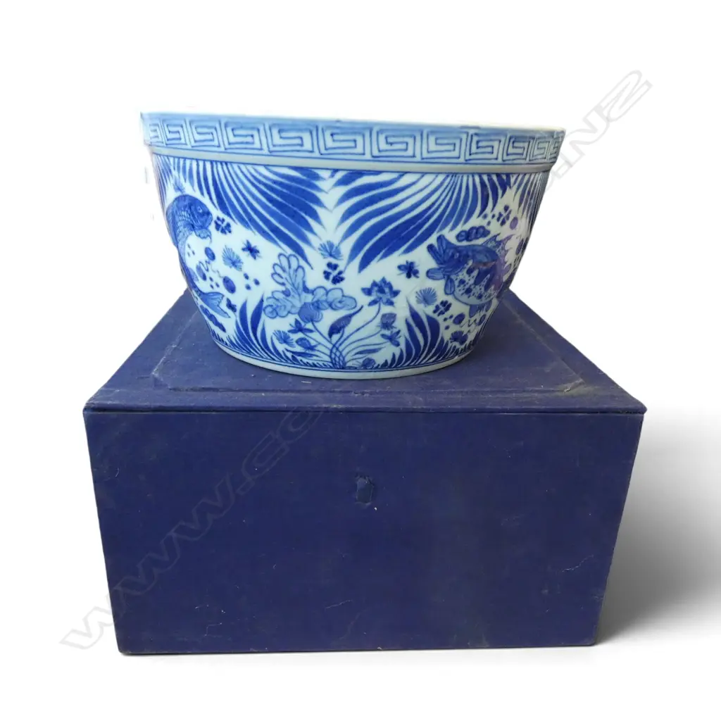 CHINESE B/W JARDINIERE, BOXED H.140mm, 260mm dia Image 1++