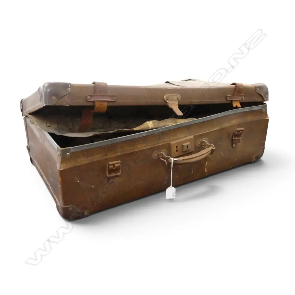ASST. TRIBAL ITEMS IN VINTAGE SUITCASE Image 1++