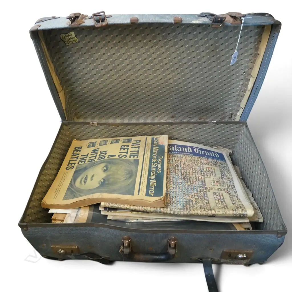 VINTAGE SUITCASE w. NEWSPAPERS; 2000, DIANA, 9/11 ETC Image 1++