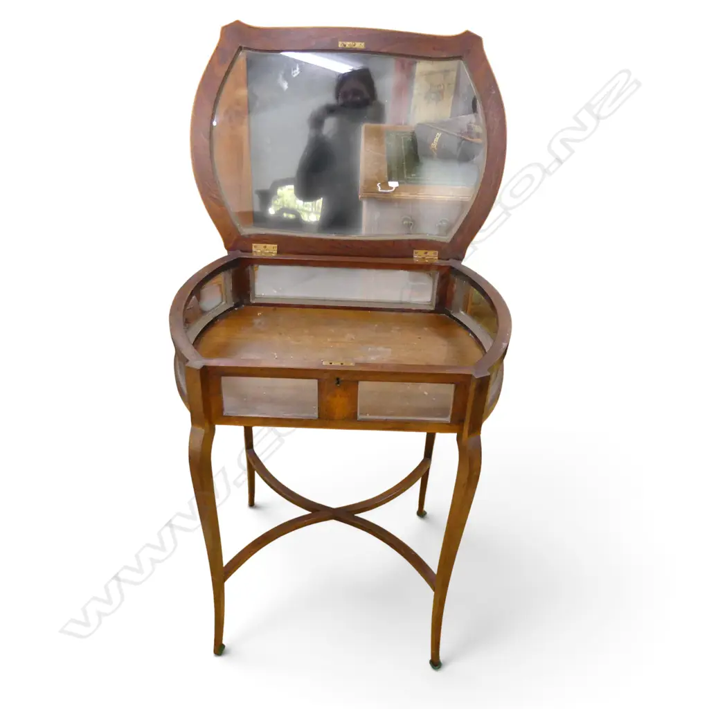 20thC INLAID TABLE VITRINE slender saber legs w. hinged top 630x460x770mm Image 1++