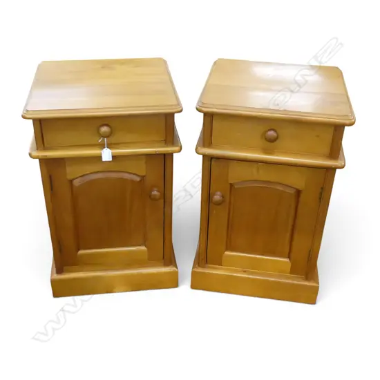 PR WOODEN BEDSIDE CABINETS 400x400x640mm