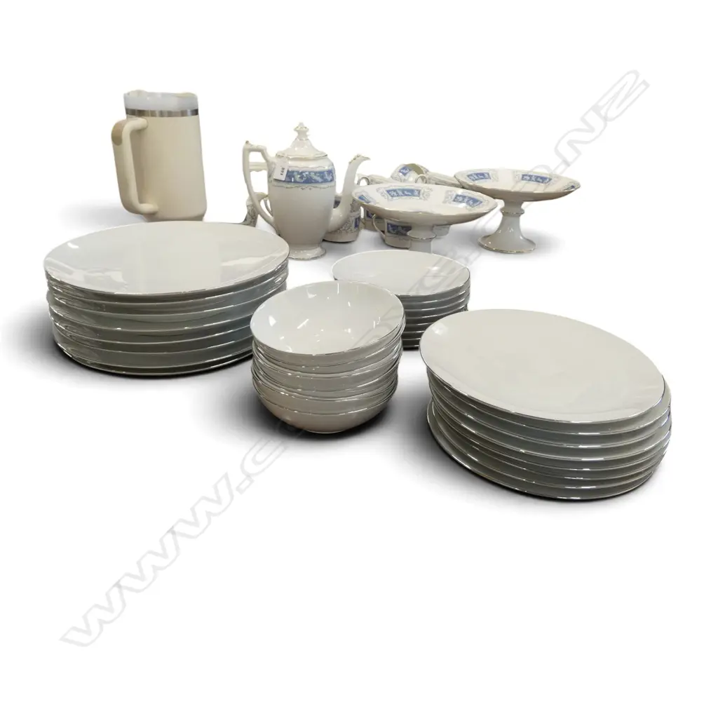 32 PC THOMAS MEDALLION PLATINUM DINNER SET 8 PLACE SETTING Image 1++