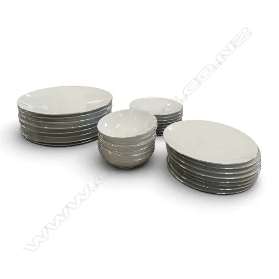 32 PC THOMAS MEDALLION PLATINUM DINNER SET 8 PLACE SETTING