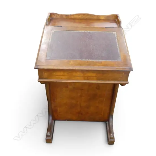 REPRODUCTION WALNUT DAVENPORT H.790mm