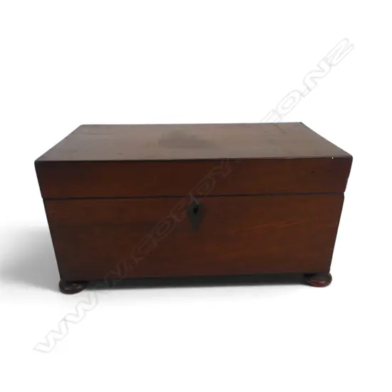 GEORGIAN MAHOGANY TEA CADDY missing bowl W.290mm