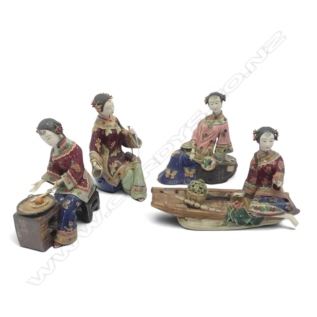 4 CHINESE FIGURINES OF VARIOUS LADIES faults H.230mm Image 1++