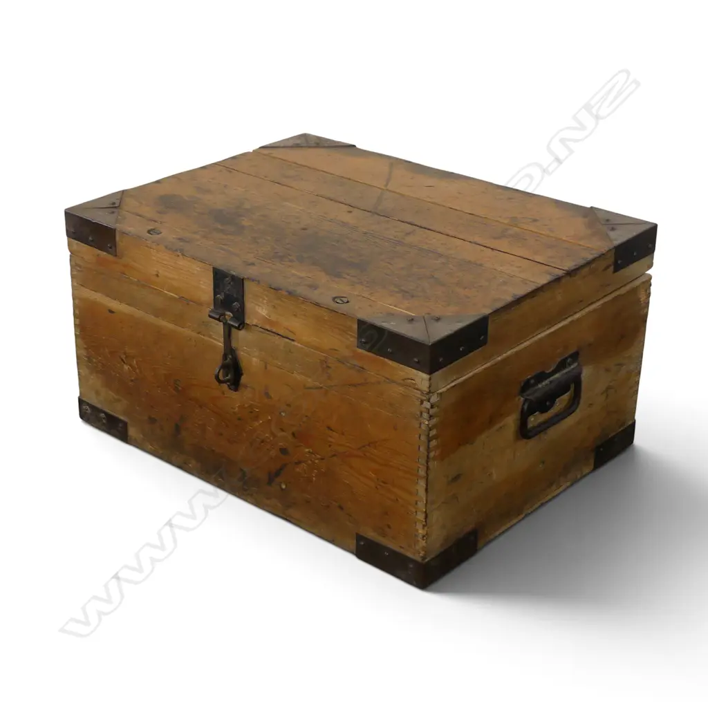 WOODEN TRUNK 535x410x275mm Image 1++