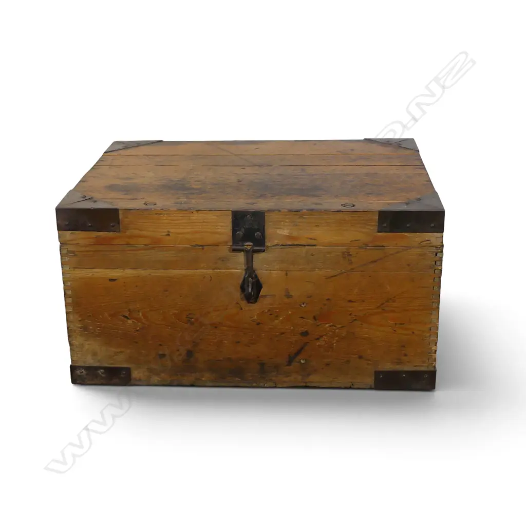 WOODEN TRUNK 535x410x275mm Image 1++