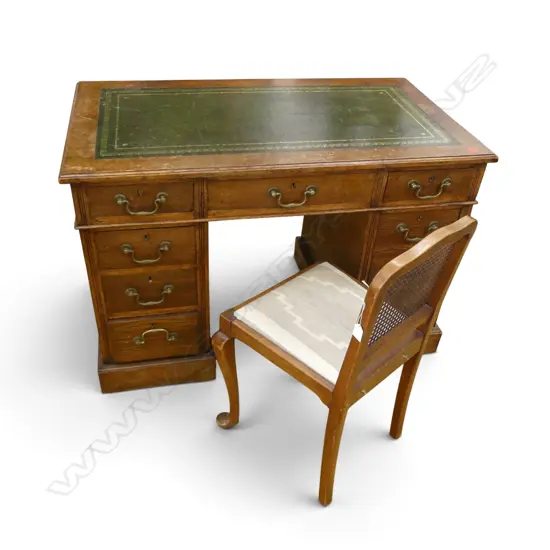 ANTIQUE OAK TWIN PEDESTAL DESK w. inset leather top 1070x605x760mm + CHAIR