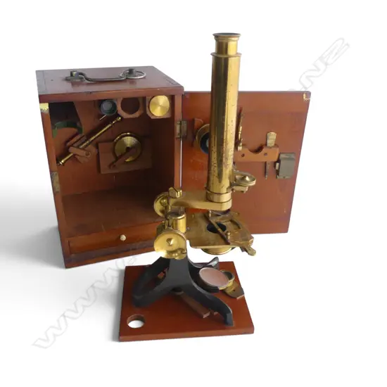 ANTIQUE MICROSCOPE IN MAHOGANY CASE H.270mm