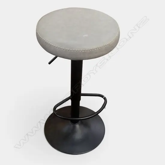 MODERN STOOL H.620 / 830mm