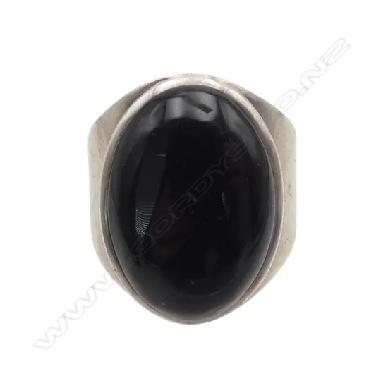 LARGE GENTS S/SILVER BLACK ONYX RING 9.8GMS TOTAL WIEGHT