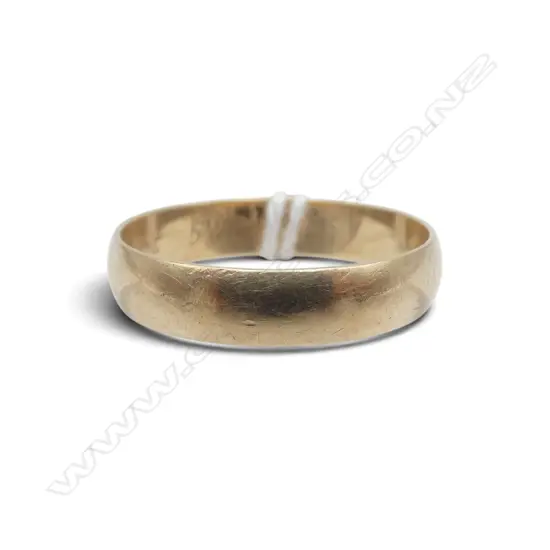 9ct YELLOW GOLD BAND RING Large size Z.  3.8gms