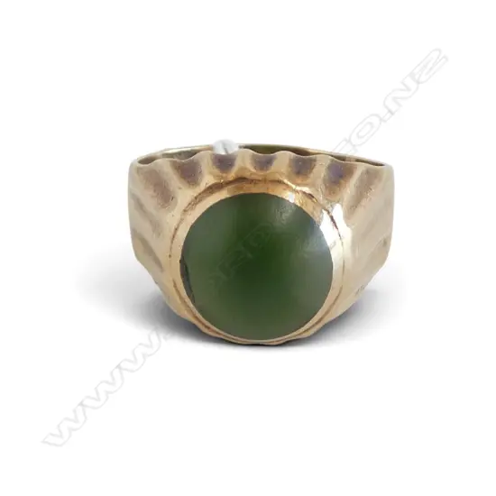 9CT GREENSTONE RING, 7.1gms SIZE W