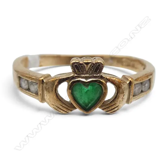 9ct GOLD & GEM SET CLADDAGH RING size P. 2.4gms
