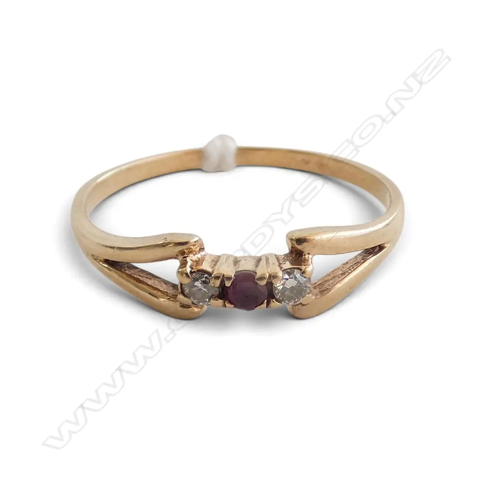 Vintage 9ct GOLD RUBY & DIAMOND RING thin band. 1.34gms SIZE O Image 1++