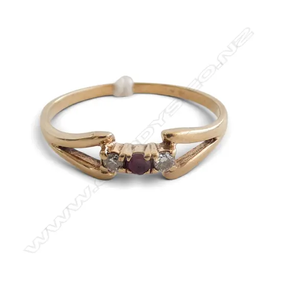 Vintage 9ct GOLD RUBY & DIAMOND RING thin band. 1.34gms SIZE O