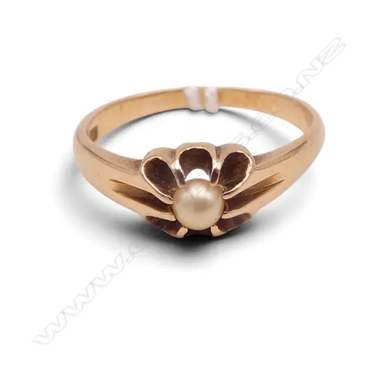 18CT GOLD AND SMALL GOLDEN PEARL RING 3.86gms SIZE Q