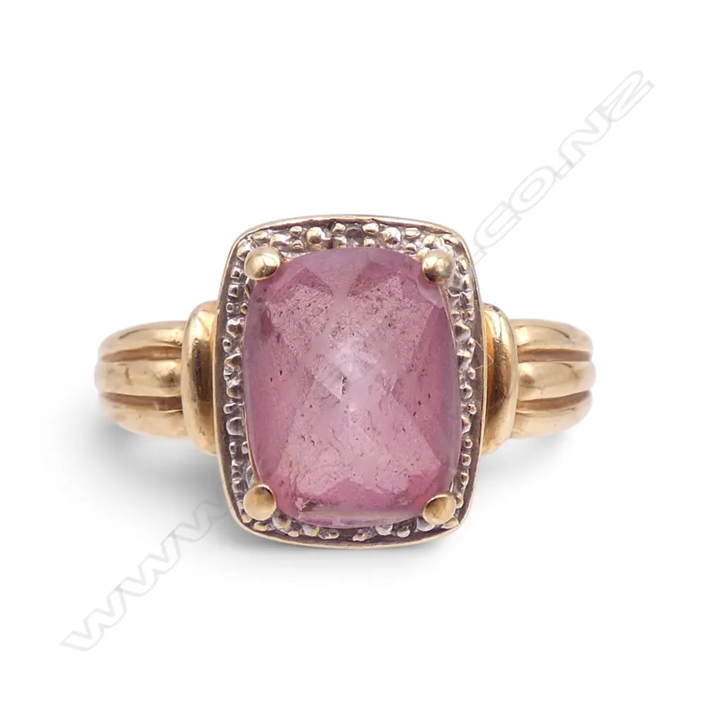 10CT PINK STONE RING, 3.7gms SIZE K Image 1++