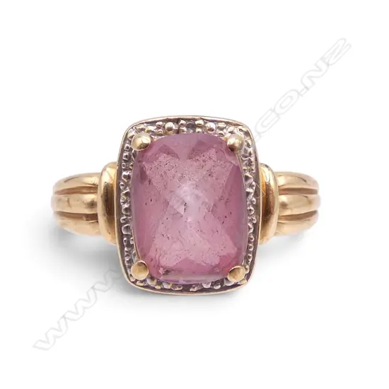 10CT PINK STONE RING, 3.7gms SIZE K