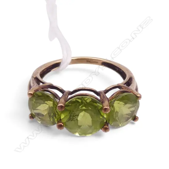 9CT 3 GREEN  PERIDOT STONES RING 3.3gms SIZE O