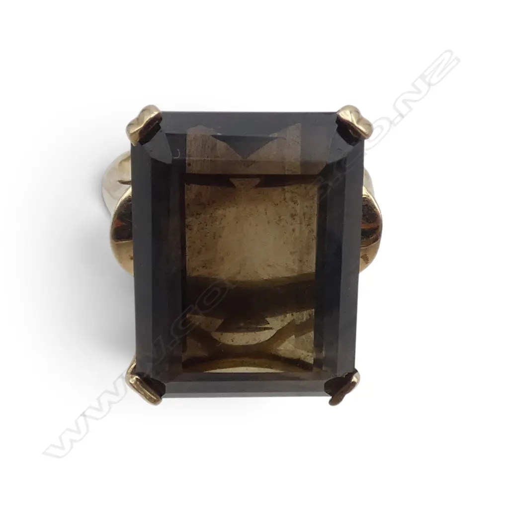 9CT  LARGE SMOKEY QUARTZ  DRESS RING, 8.4gms SIZE P1/2 Image 1++