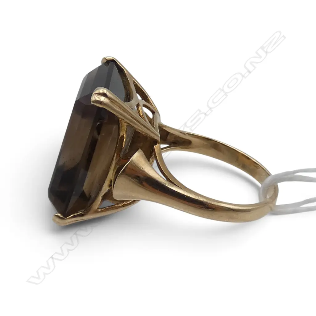 9CT  LARGE SMOKEY QUARTZ  DRESS RING, 8.4gms SIZE P1/2 Image 1++