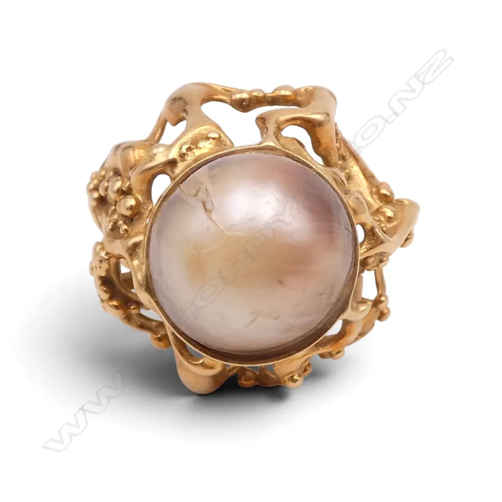 18ct YELLOW GOLD & MABE PEARL faulted DESIGNER RING 12.06gms SIZE N Image 1++