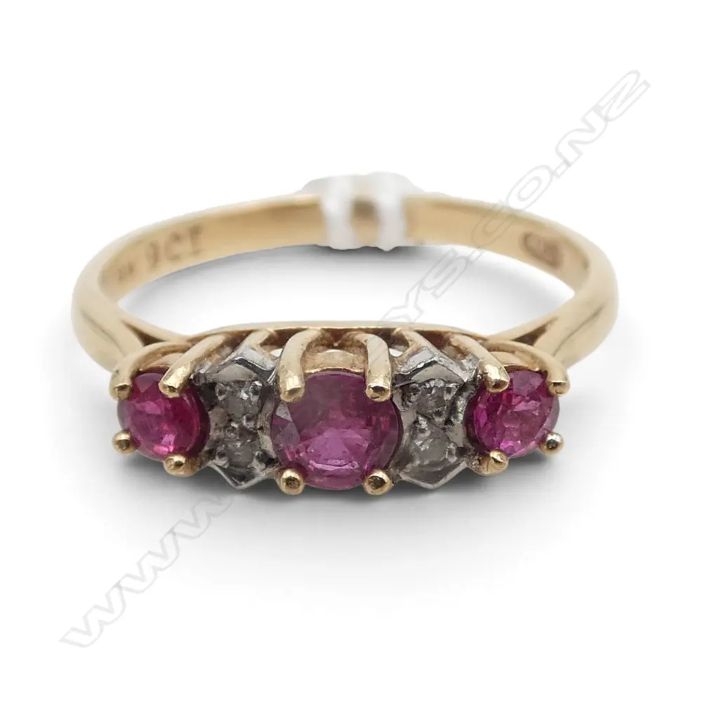 9ct Y/GOLD DIAMOND & RUBY RING 2.30gms SIZE P Image 1++