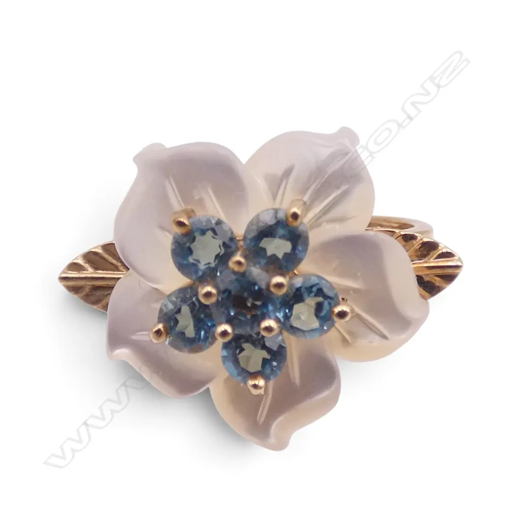 9ct  Mother of Pearl with BLUE TOPAZ FLOWER RING 3.4gms SIZE K Image 1++
