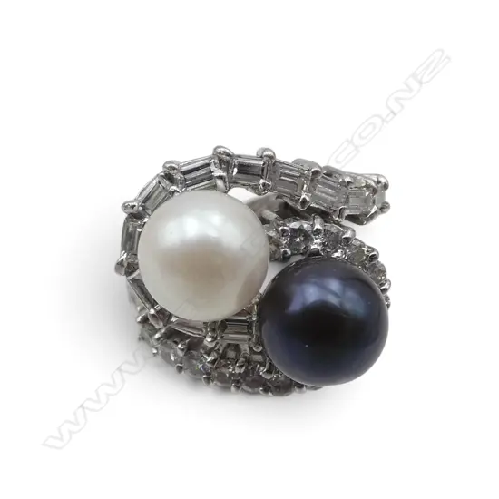 14CT WG  WHITE & BLACK PEARL & DIAMOND DRESS RING, 8.8gms SIZE O