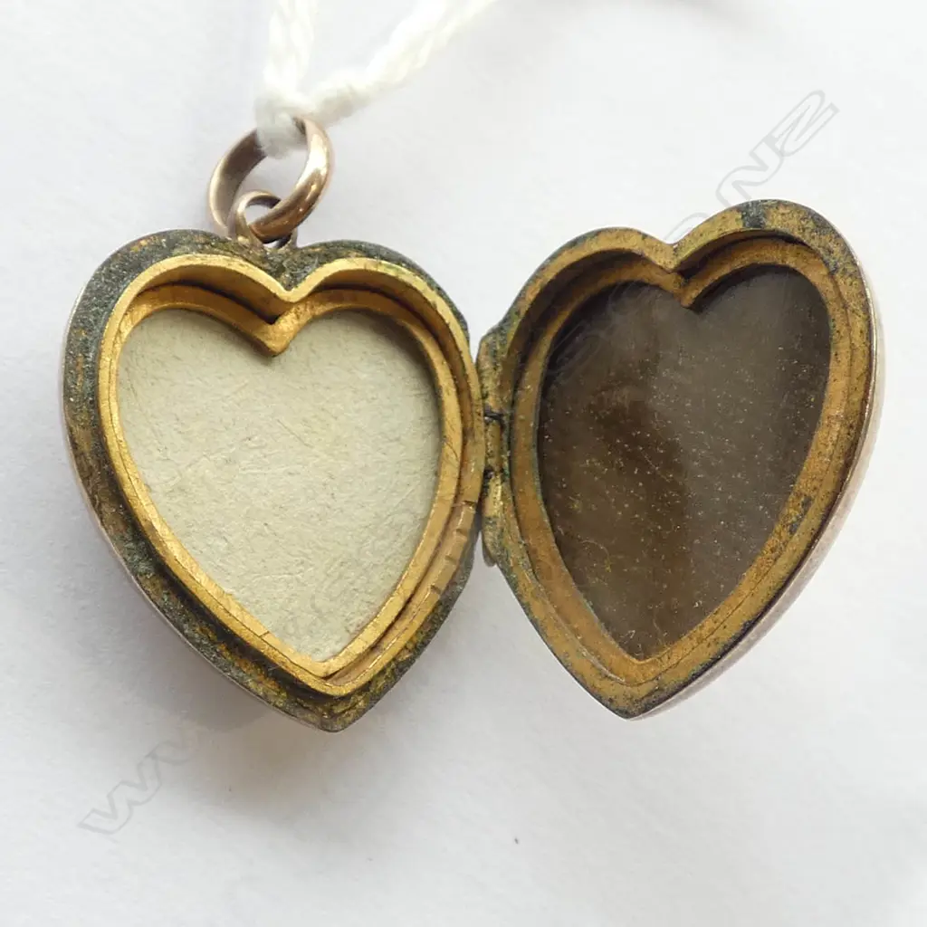 9ct GOLD LINED RUBY & SEED PEARL HEART LOCKET one ruby missing, fitted photo frames 3.73gms TW Image 1++