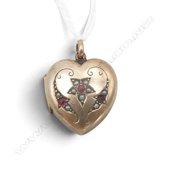 9ct RUBY & SEED PEARL HEART LOCKET one ruby missing, fitted 3.73gms TW