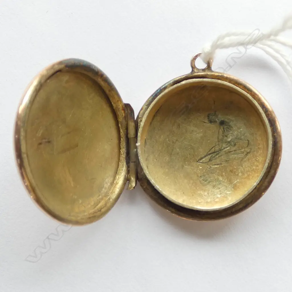 9ct 3 LEAF CLOVER LOCKET no internal fittings. 6.16gms Image 1++