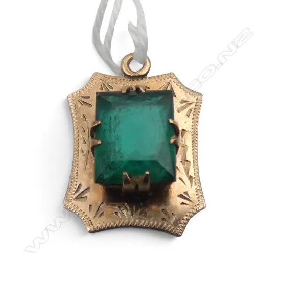 VINTAGE 9ct ROSE GOLD &  GREEN GEM PENDANT 2gms
